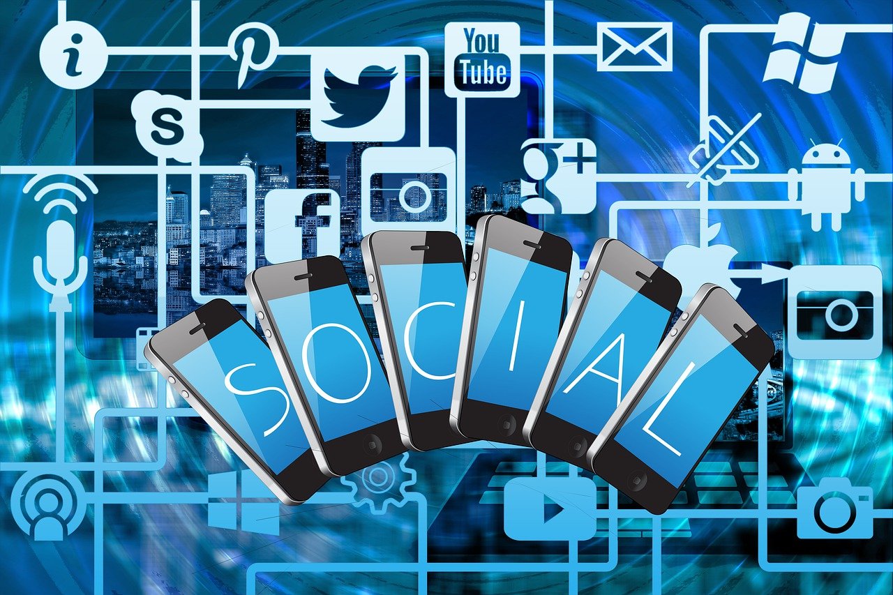 What is Organic Social Media Marketing: A Complete Guide for 2025